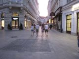 Veèerná Bratislava - plná života a pohybu.