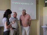Študentka SVA p. Všeteèková a pozadí p. Rajnic s p. Kamenáro