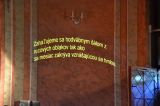 Nové titulky na starej stene.