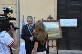 Rytier Všetečka vedľa obrazu Hlohovca V.Plachého.