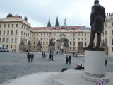 Pohľad na Hradčany so sochou T.G.Masaryka.