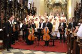 Komorní orchestr a Gospel familie.