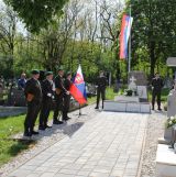 Čestná stráž pri hrobe Milana Čulena.